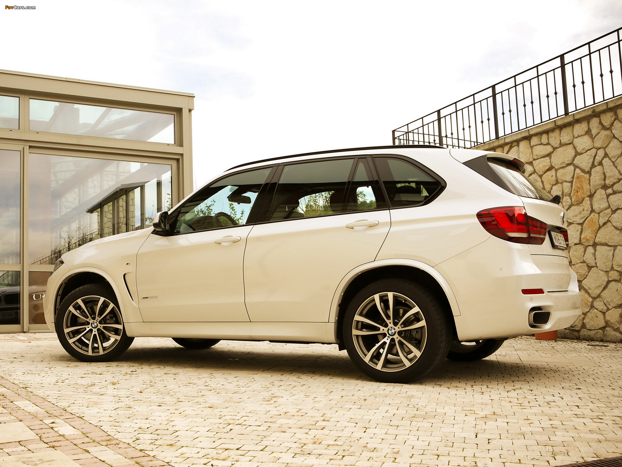 BMW X5 xDrive30d M Sport Package (F15) 2013 wallpapers (2048 x 1536)