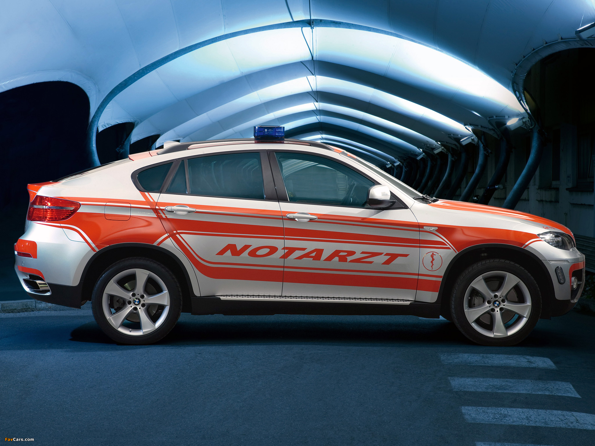 Images of BMW X6 xDrive50i Notarzt (E71) 2009–12 (2048 x 1536)
