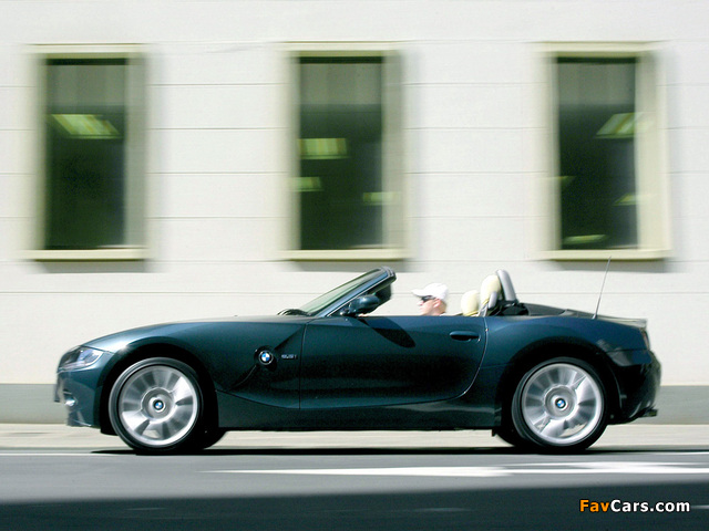Images of BMW Z4 Roadster Individual (E85) 2004 (640 x 480)