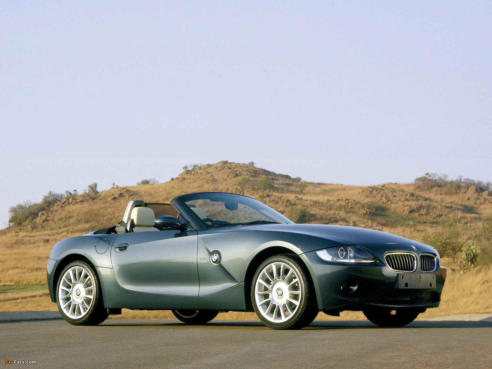 Images of BMW Z4 Roadster Individual (E85) 2004 (1600 x 1200)