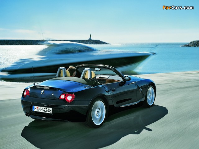 Images of BMW Z4 Roadster Individual (E85) 2004 (640 x 480)