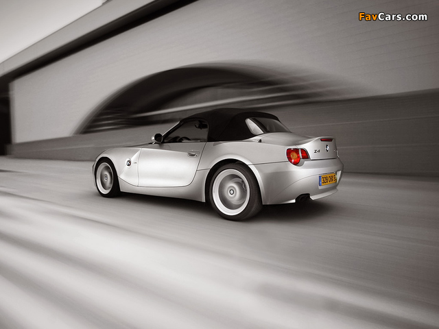 Pictures of BMW Z4 2.5i Roadster (E85) 2002–05 (640 x 480)