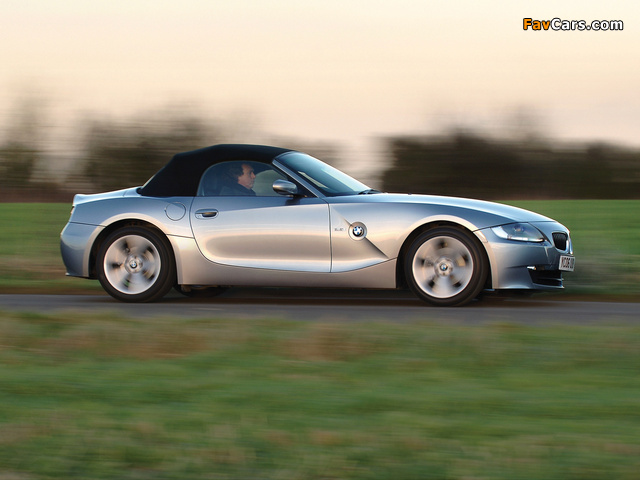 Pictures of BMW Z4 2.5i Roadster UK-spec (E85) 2005–09 (640 x 480)