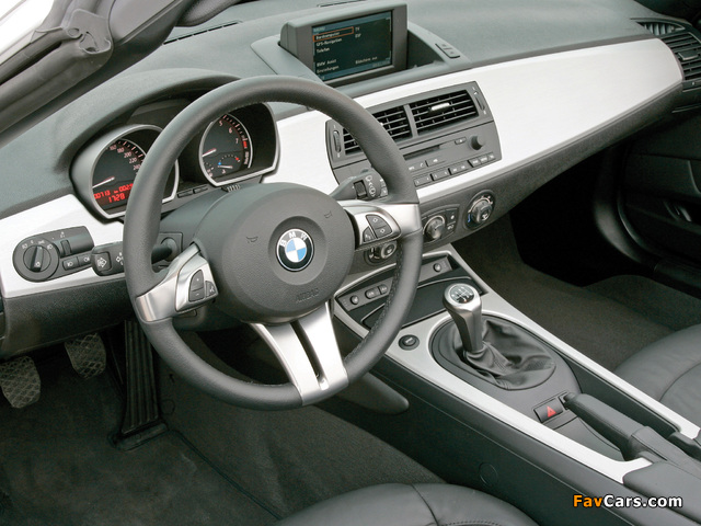 Pictures of BMW Z4 3.0si Roadster (E85) 2005–09 (640 x 480)