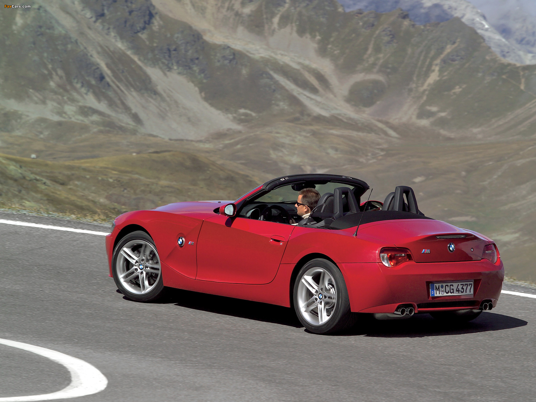 BMW Z4 M Roadster (E85) 2006–08 wallpapers (2048 x 1536)