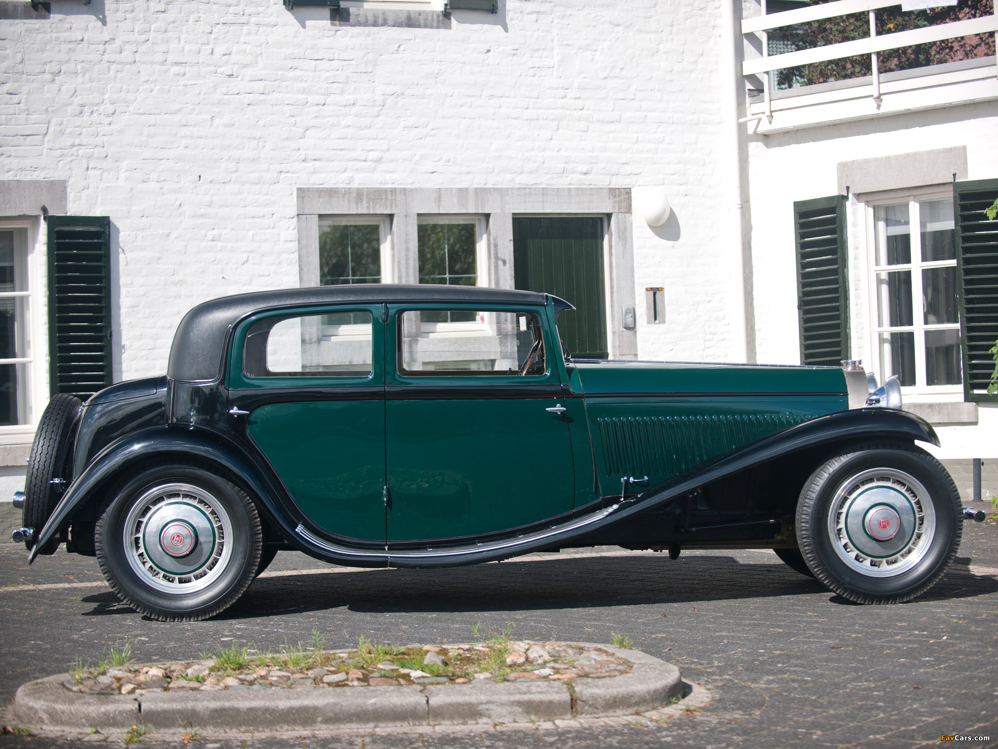 Bugatti Type 46 Sports Saloon La Pette Royal 1930 pictures (2048 x 1536)