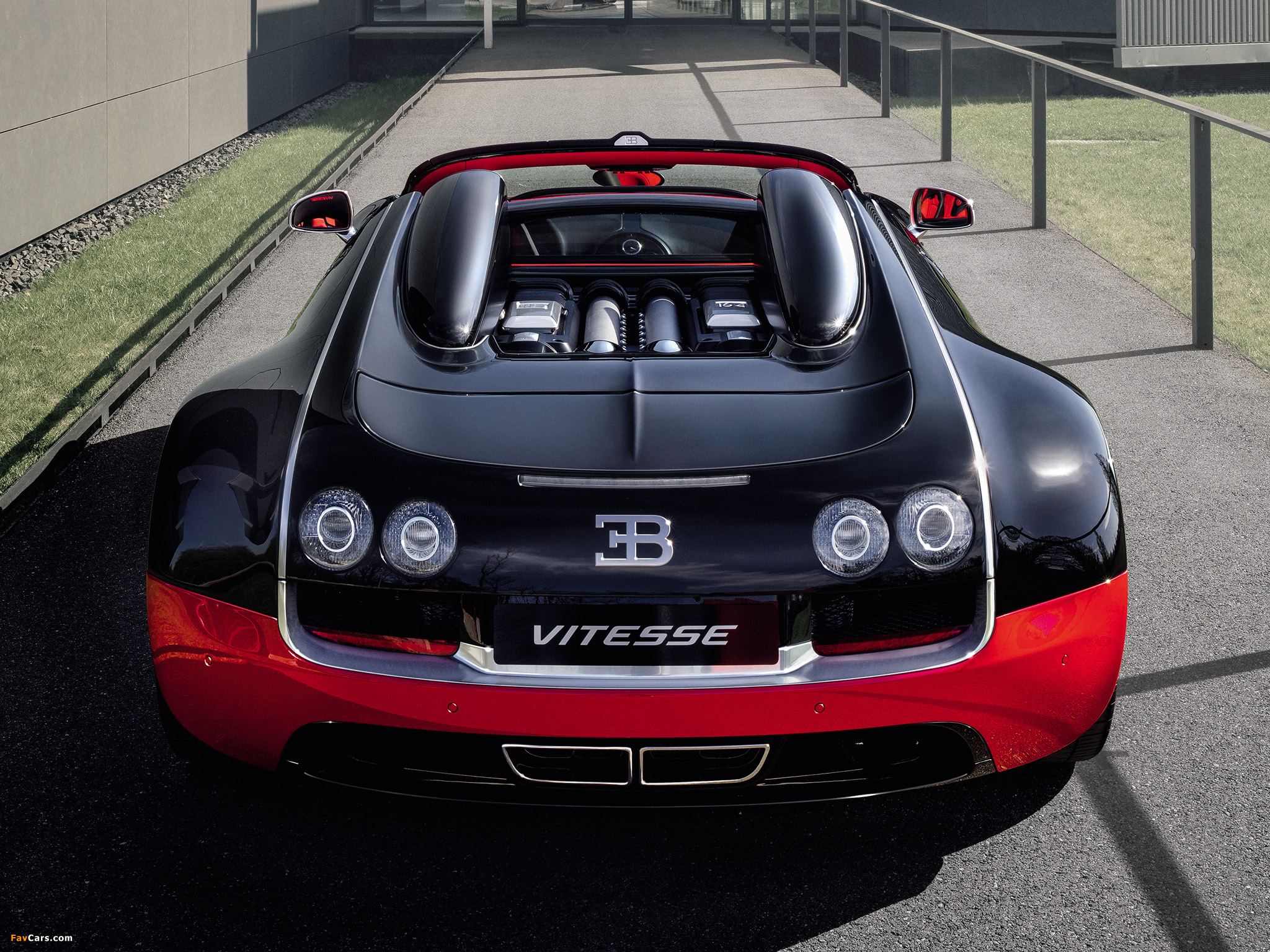 Bugatti Veyron Grand Sport Roadster Vitesse 2012 photos (2048 x 1536)