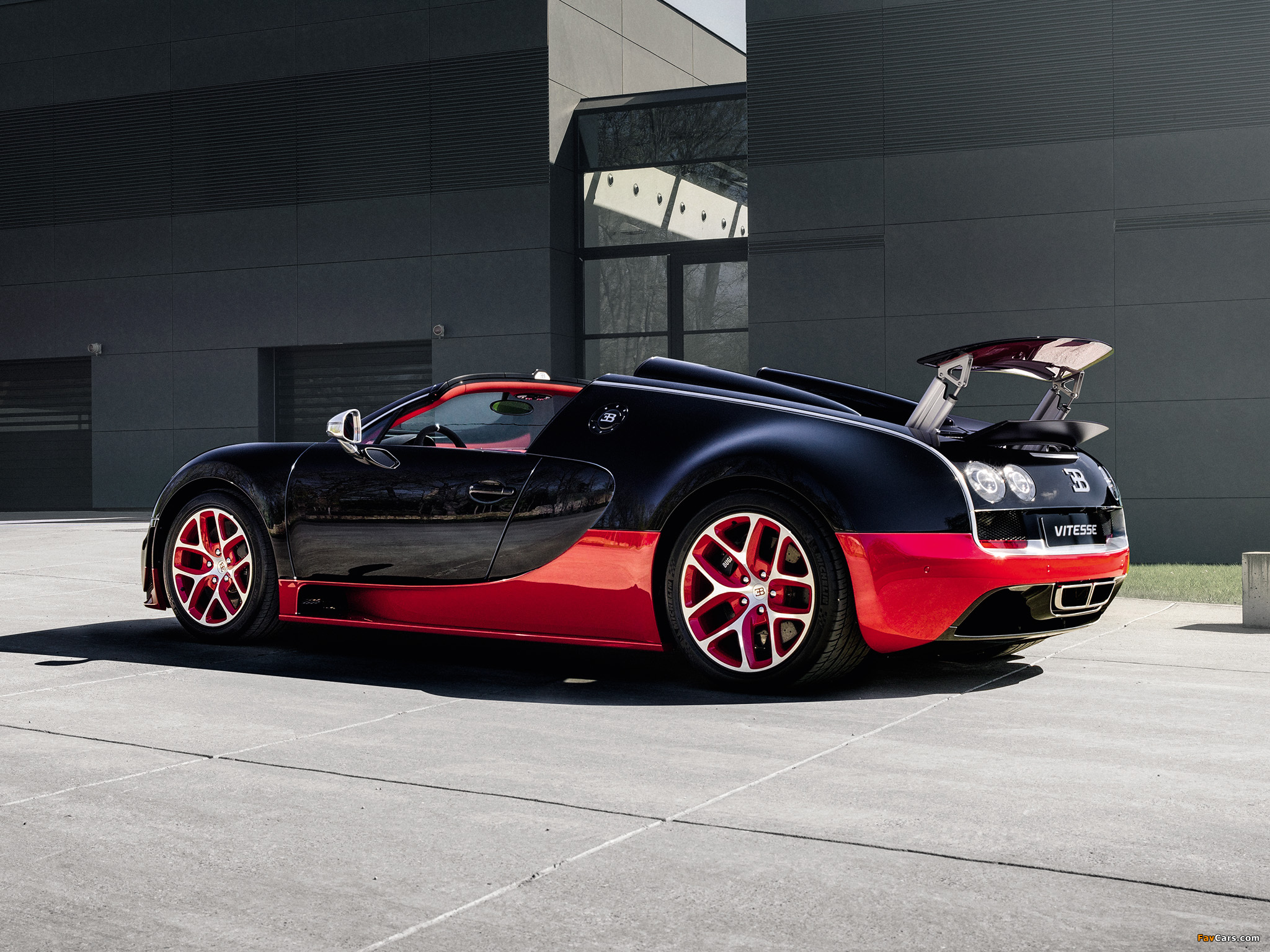 Pictures of Bugatti Veyron Grand Sport Roadster Vitesse 2012 (2048 x 1536)