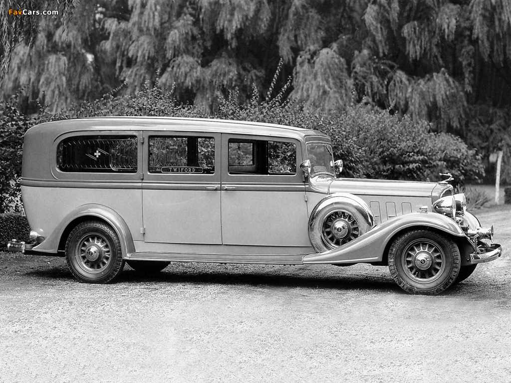 Flxible-Buick Premier Limousine Ambulance 1933 wallpapers (1024 x 768)