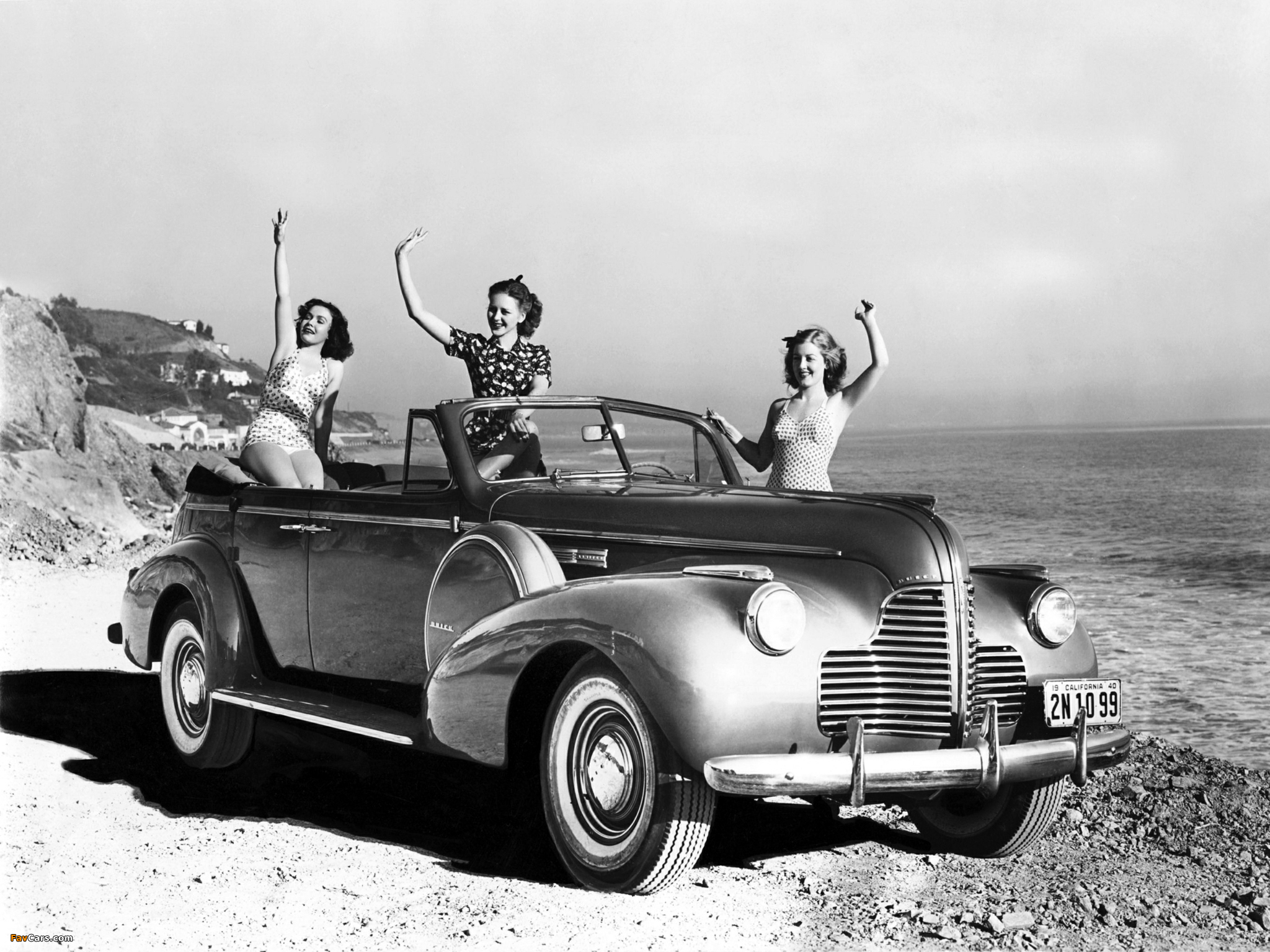 Photos of Buick Century Sport Phaeton (61C) 1940 (2048 x 1536)