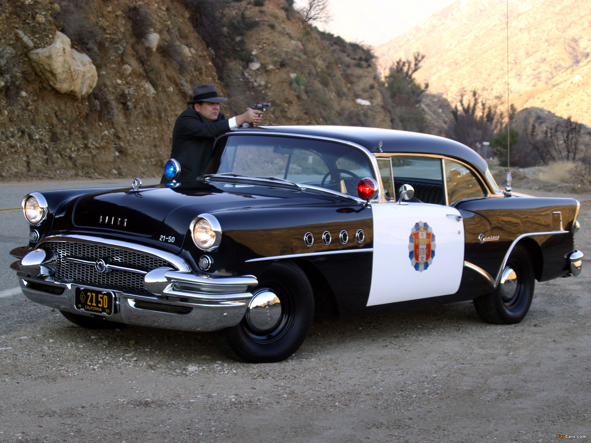 Photos of Buick Century 2-door Riviera Hardtop Highway Patrol (66R-4637) 1955 (2048 x 1536)