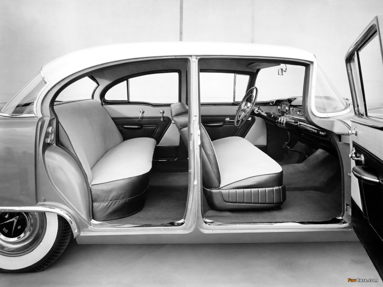 Pictures of Buick Century Special Sedan 1954 (1280 x 960)
