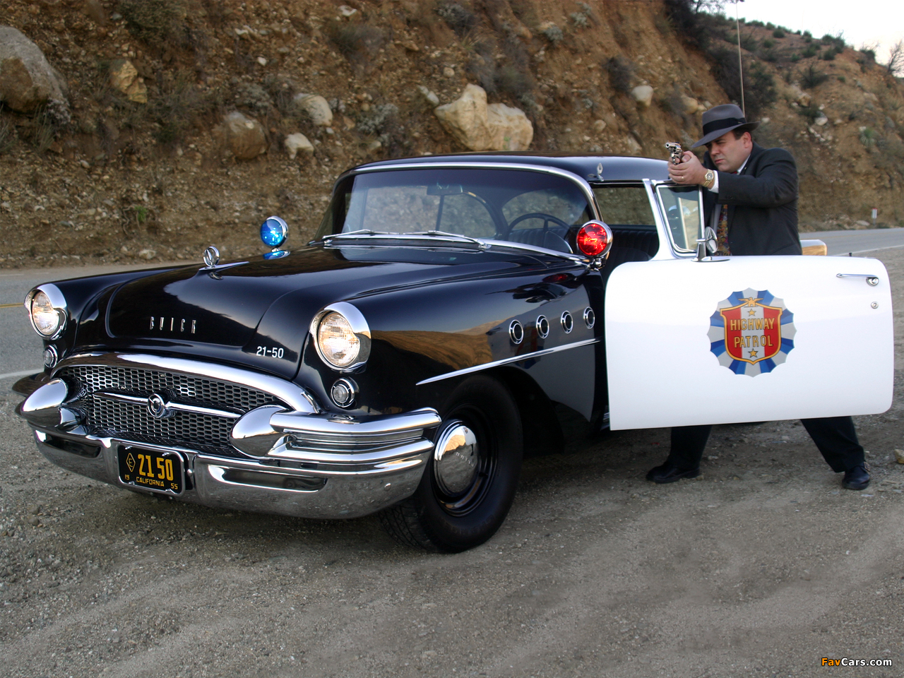 Pictures of Buick Century 2-door Riviera Hardtop Highway Patrol (66R-4637) 1955 (1280 x 960)