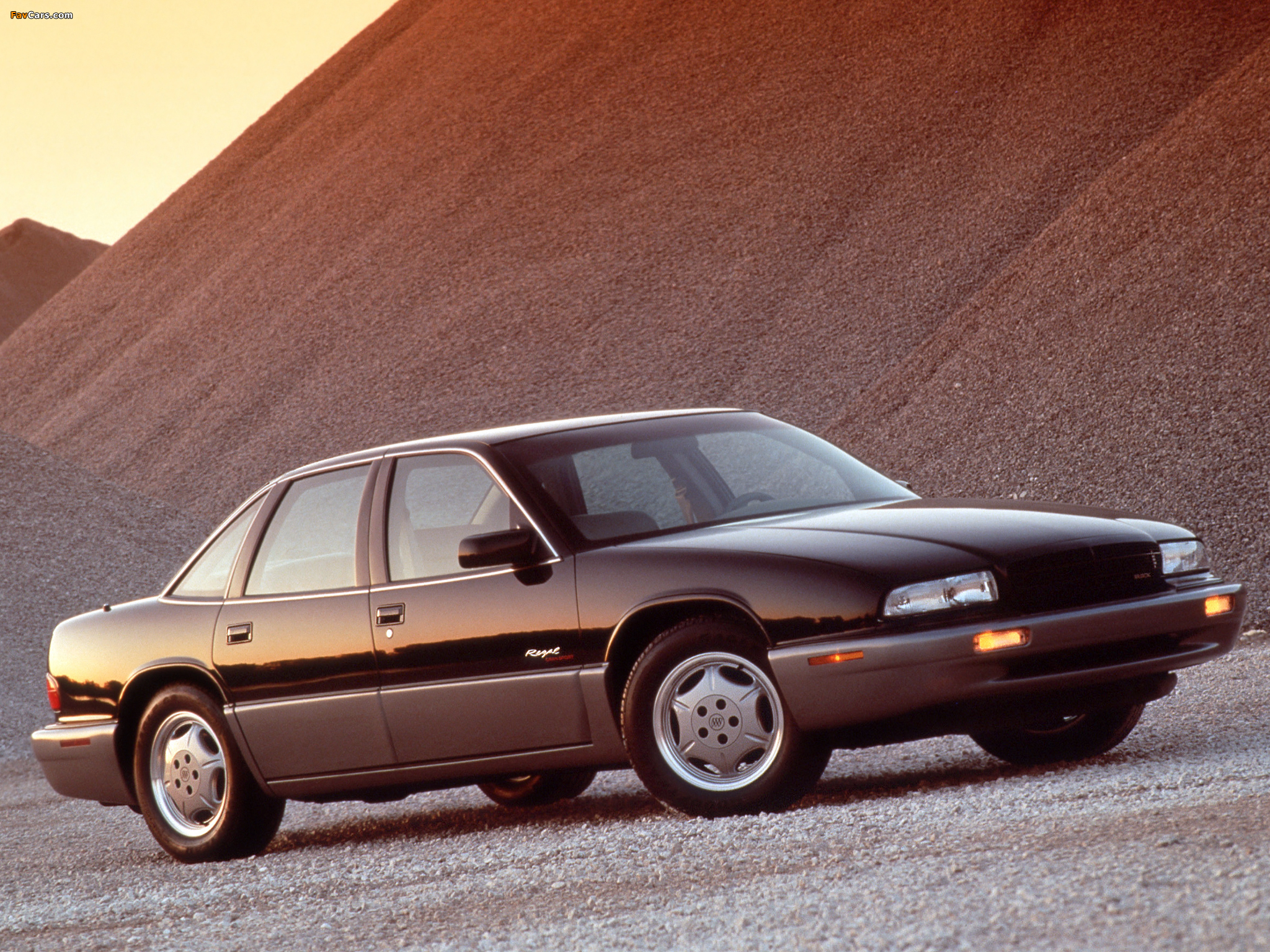 Images of Buick Regal GS Sedan 1995–97 (2048 x 1536)