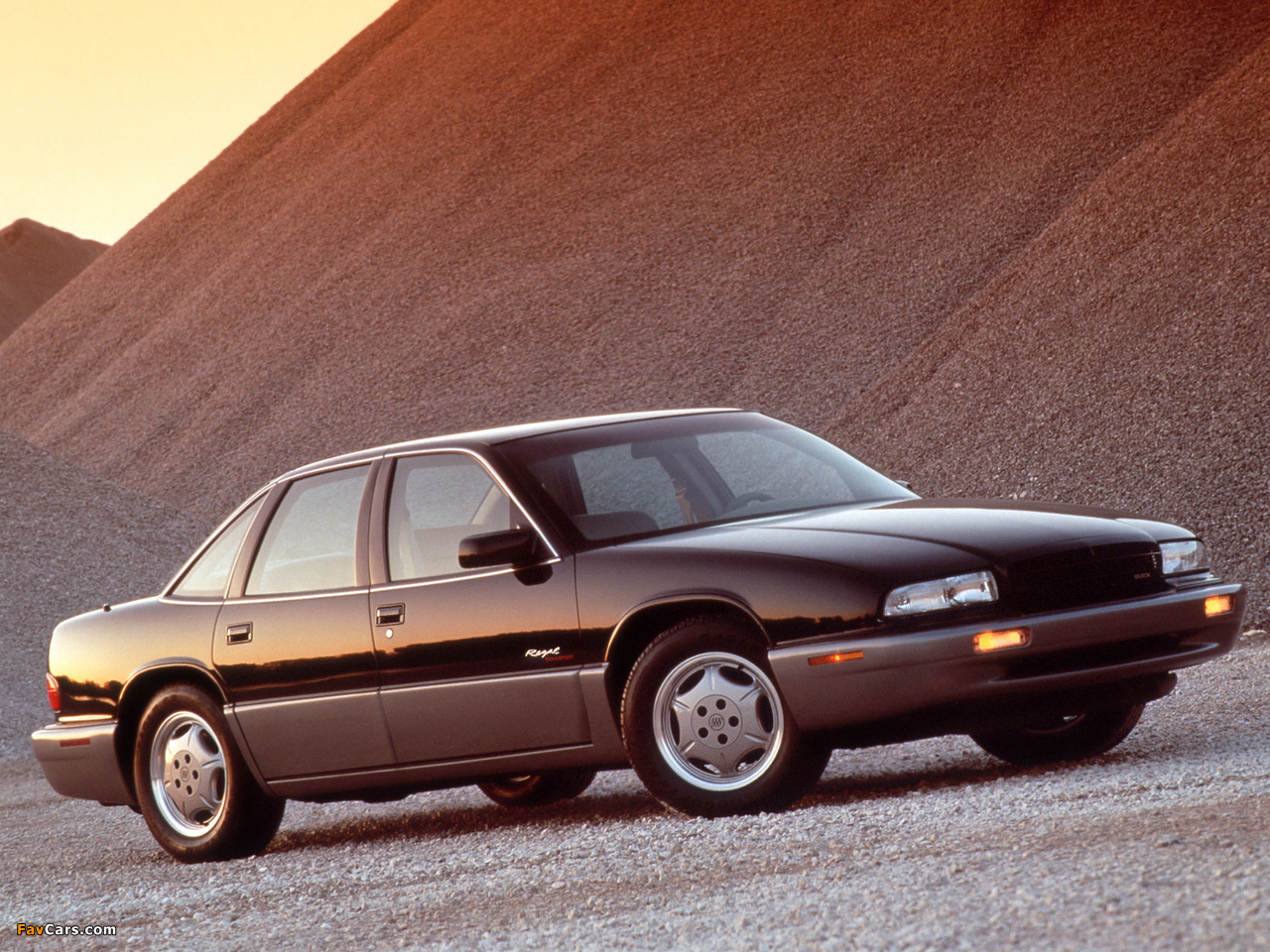 Images of Buick Regal GS Sedan 1995–97 (1280 x 960)