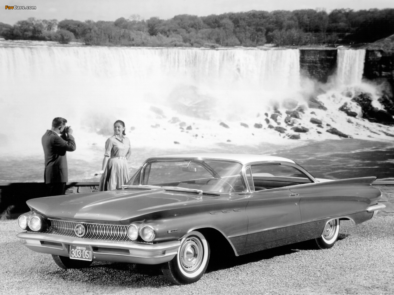 Buick Invicta 2-door Hardtop (4637) 1960 pictures (1280 x 960)