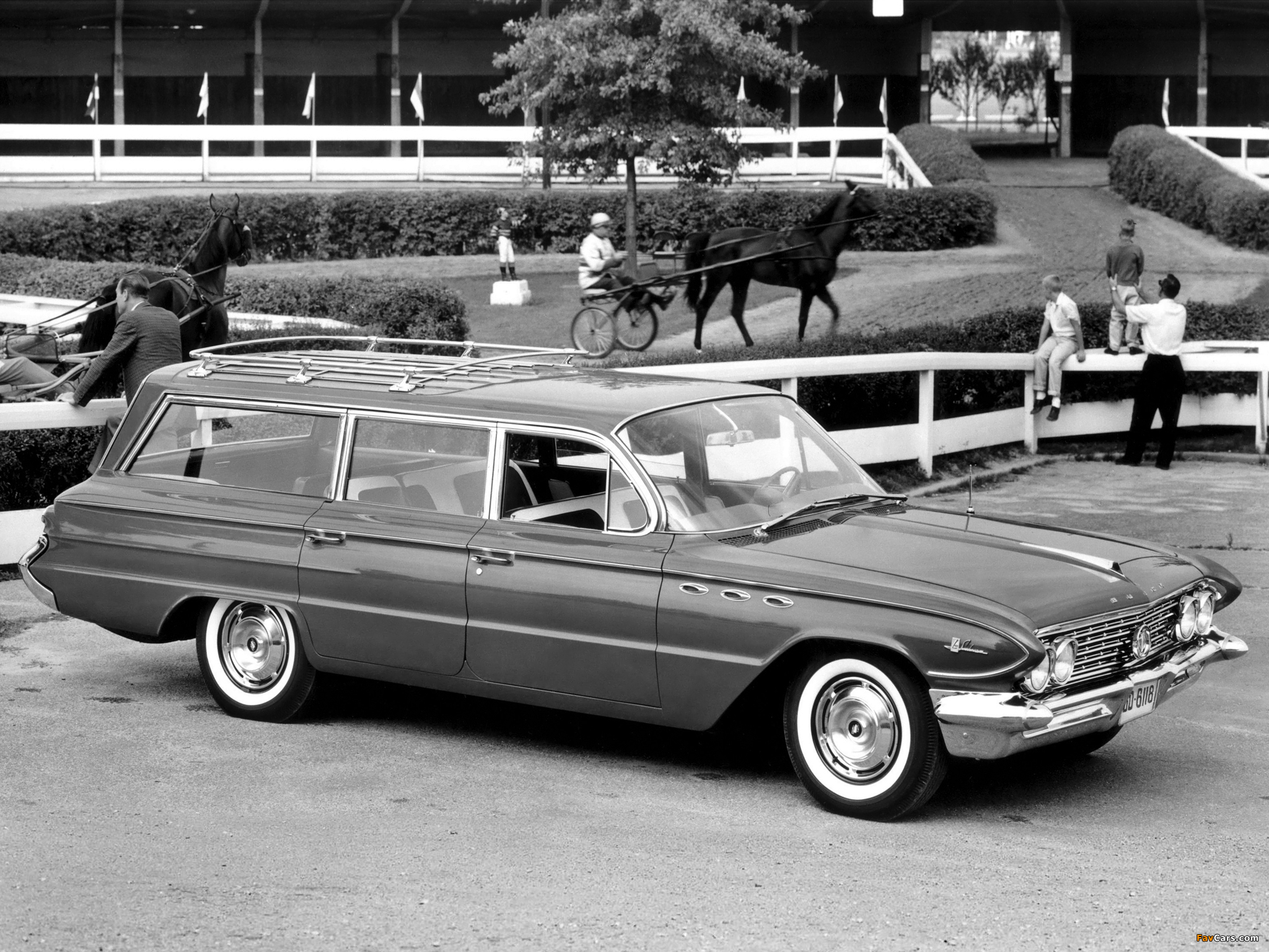 Buick LeSabre Estate Wagon 1961 images (2048 x 1536)