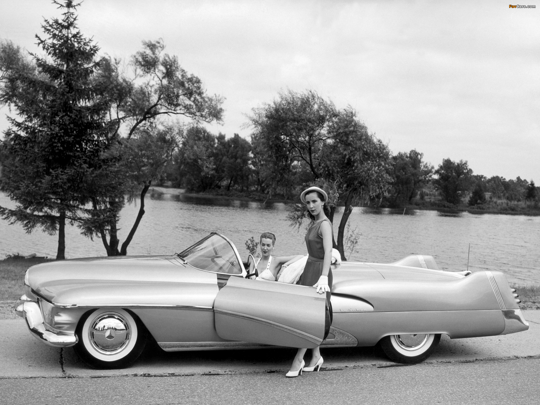 Images of GM LeSabre Concept Car 1951 (2048 x 1536)