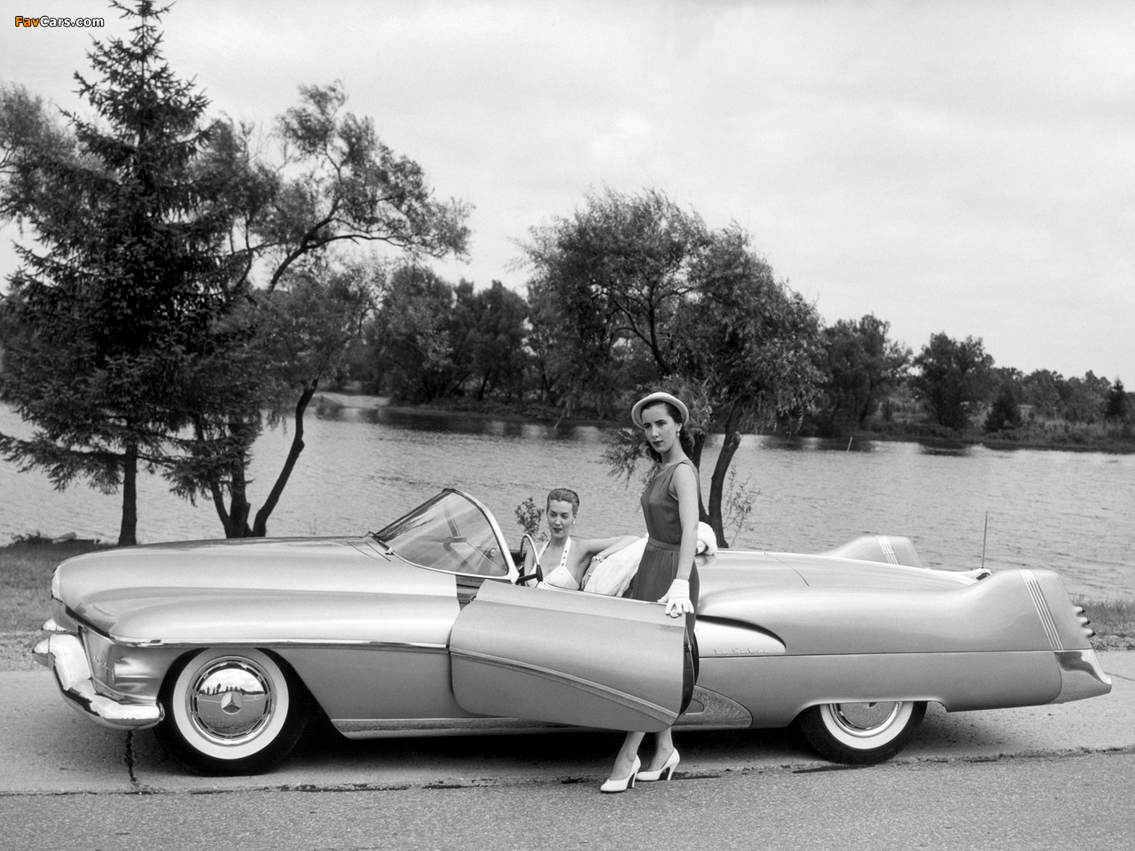 Images of GM LeSabre Concept Car 1951 (1280 x 960)