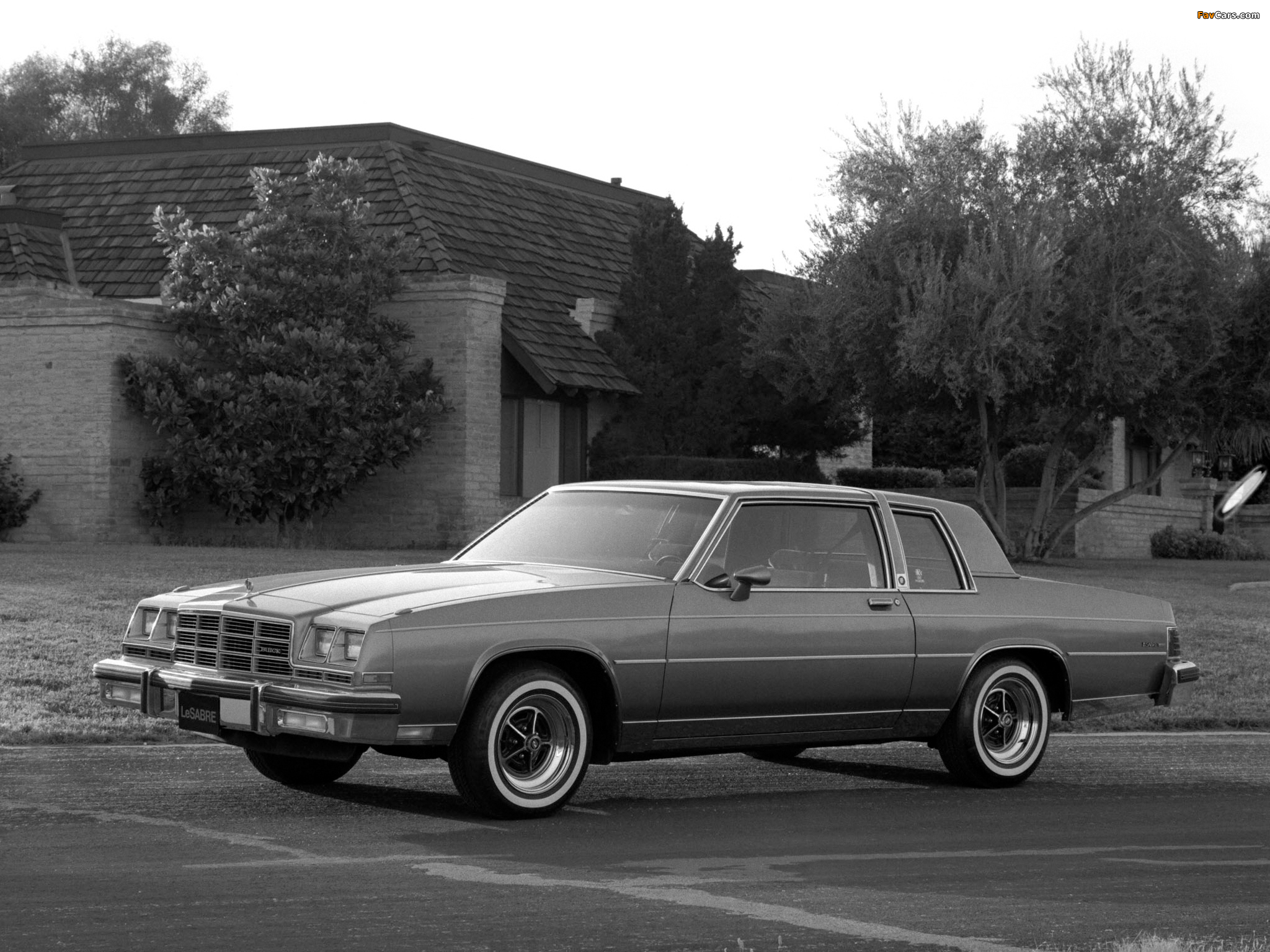 Photos of Buick LeSabre Limited Coupe (P37) 1983 (2048 x 1536)