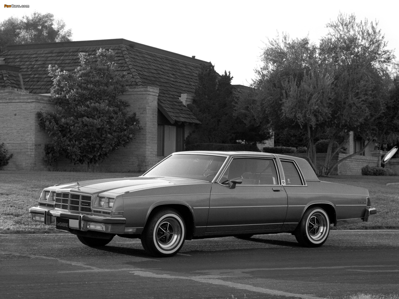 Photos of Buick LeSabre Limited Coupe (P37) 1983 (1600 x 1200)