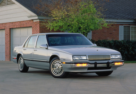 Photos of Buick LeSabre Sedan 1990–91