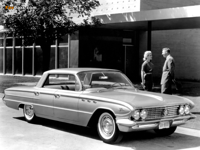 Pictures of Buick LeSabre 4-door Hardtop (4439) 1961 (640 x 480)