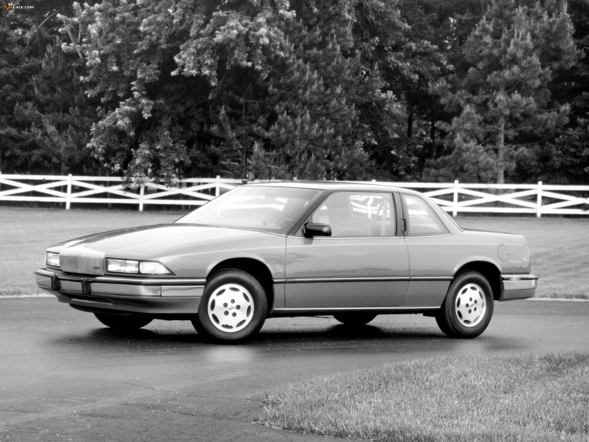 Buick Regal Coupe 1988–93 photos (2048 x 1536)