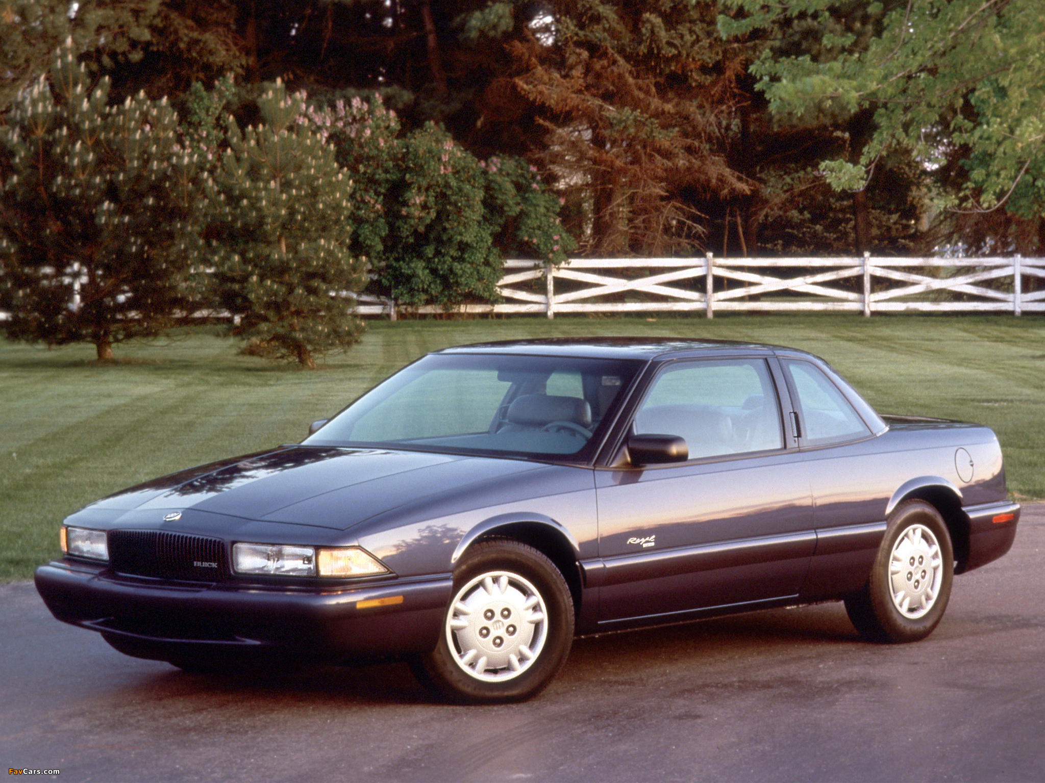 Pictures of Buick Regal Coupe 1993–97 (2048 x 1536)