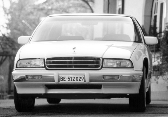 Pictures of Buick Regal Sedan 1993–95