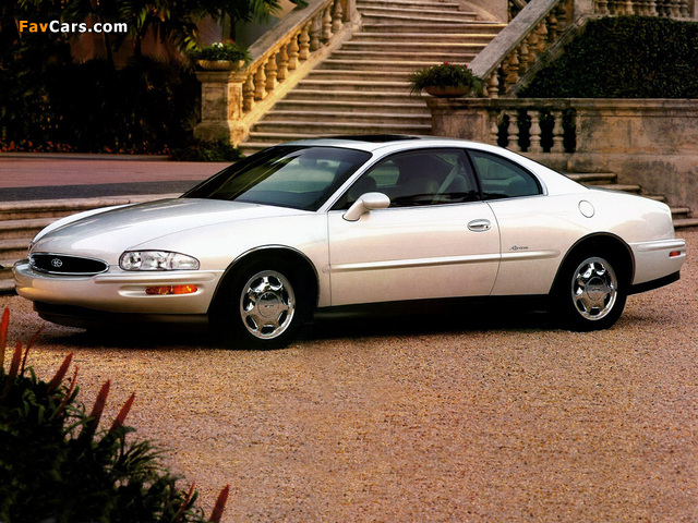 Buick Riviera 1995–99 photos (640 x 480)