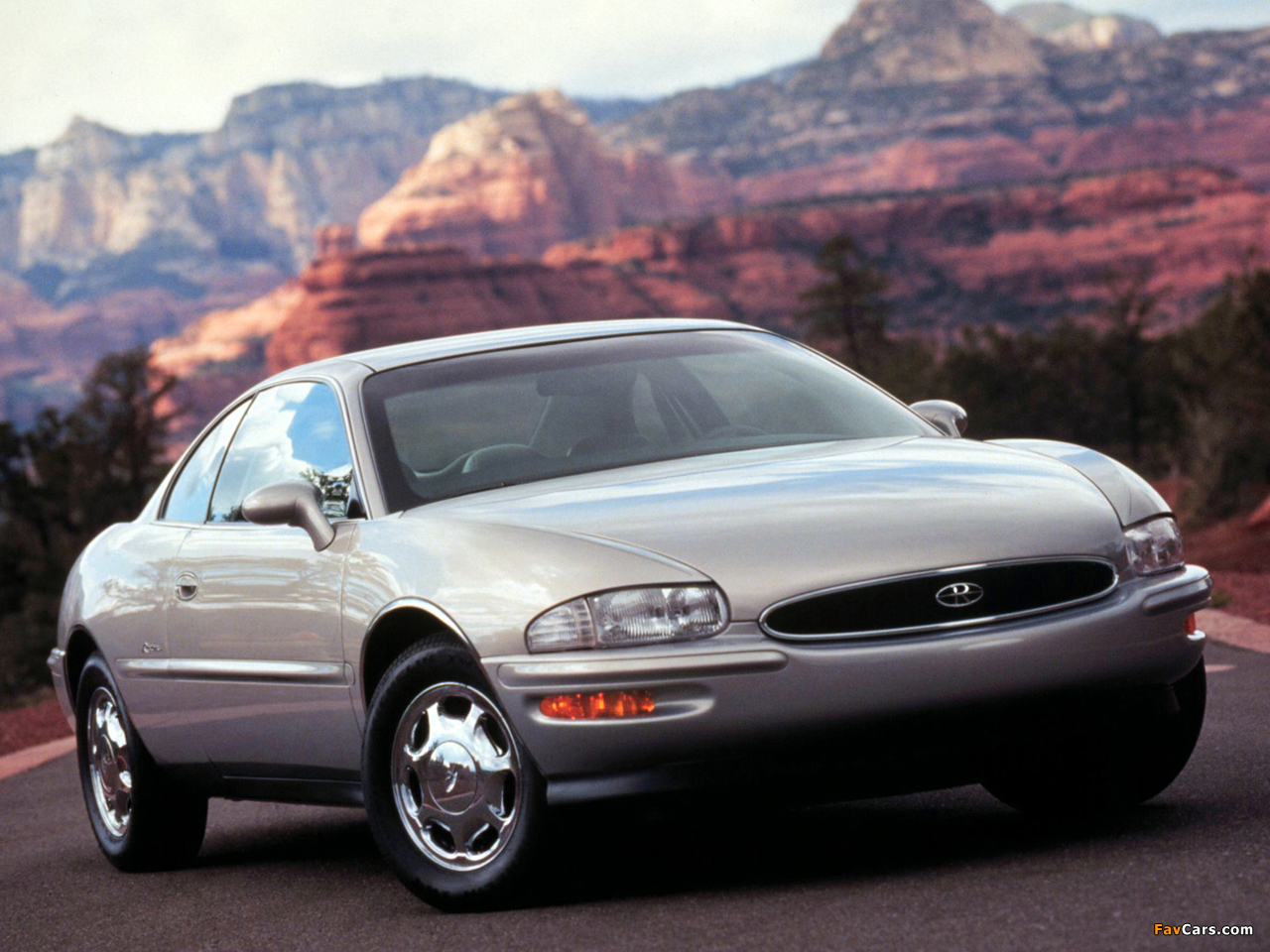 Photos of Buick Riviera 1995–99 (1280 x 960)