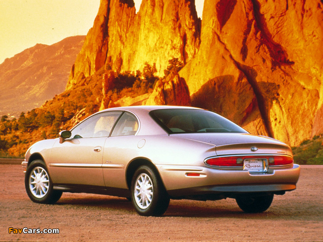 Photos of Buick Riviera 1995–99 (640 x 480)