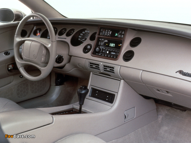 Pictures of Buick Riviera 1995–99 (640 x 480)