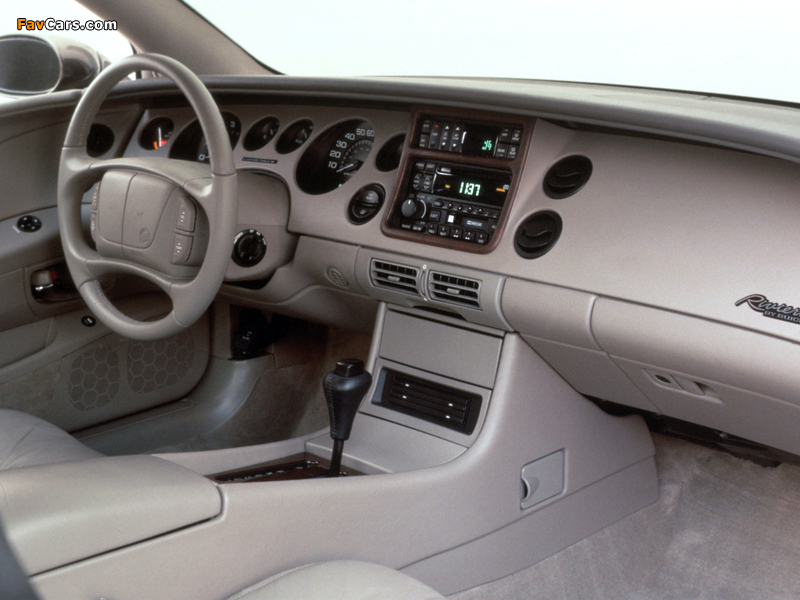 Pictures of Buick Riviera 1995–99 (800 x 600)