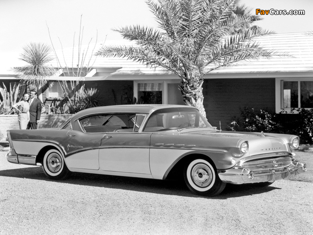 Buick Roadmaster 4-door Riviera Hardtop (73-4739) 1957 photos (640 x 480)