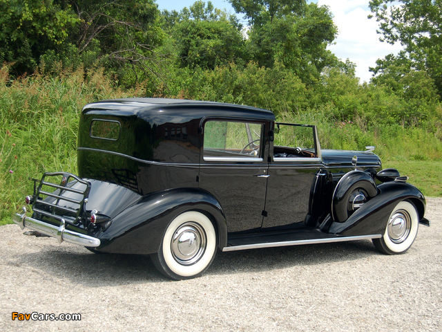 Images of Buick Roadmaster Town Car by Brewster (80) 1936 (640 x 480)
