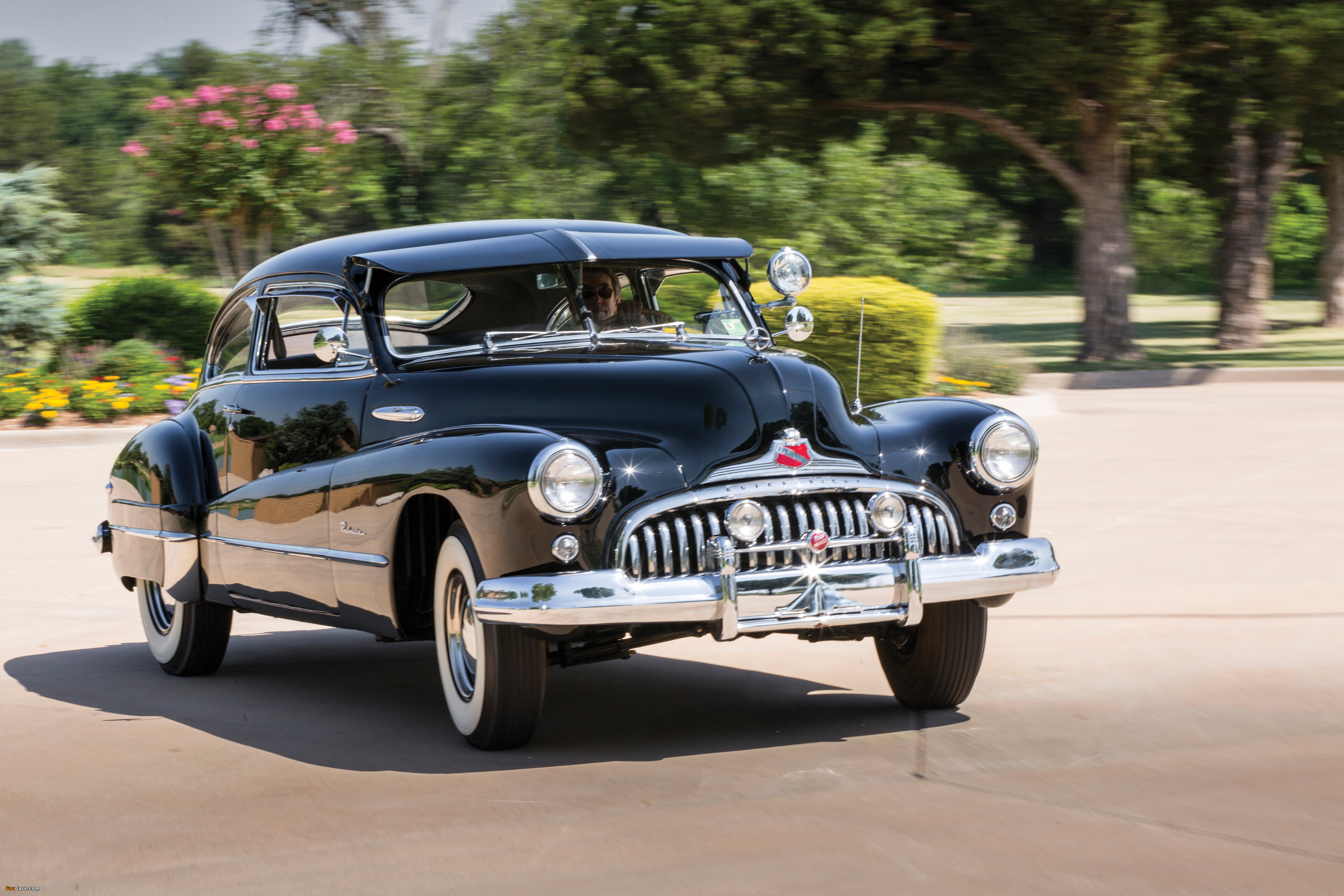 Images of Buick Roadmaster Sedanet (76S-4707) 1946 (4000 x 2667)