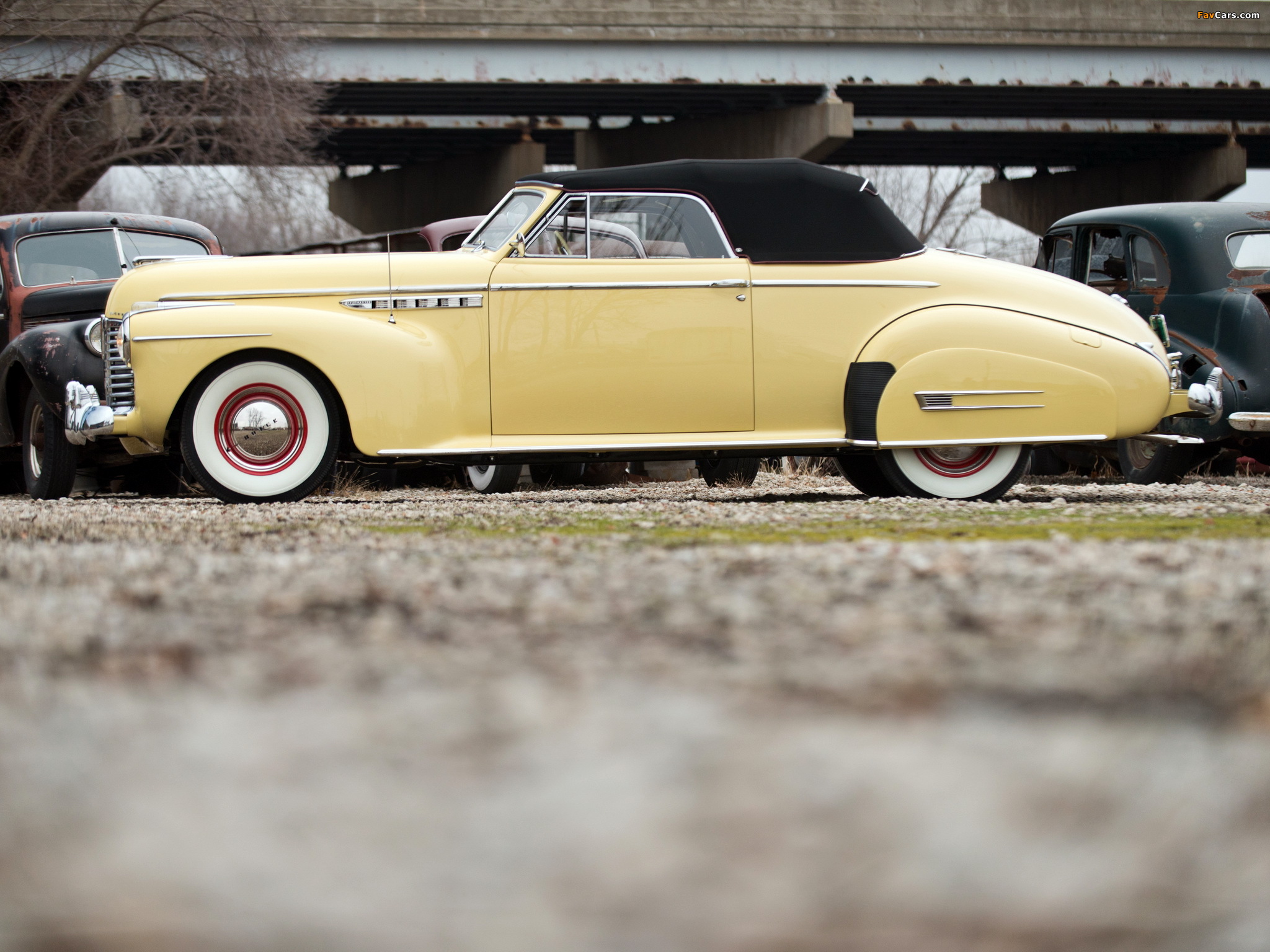 Photos of Buick Roadmaster Convertible 1941 (2048 x 1536)