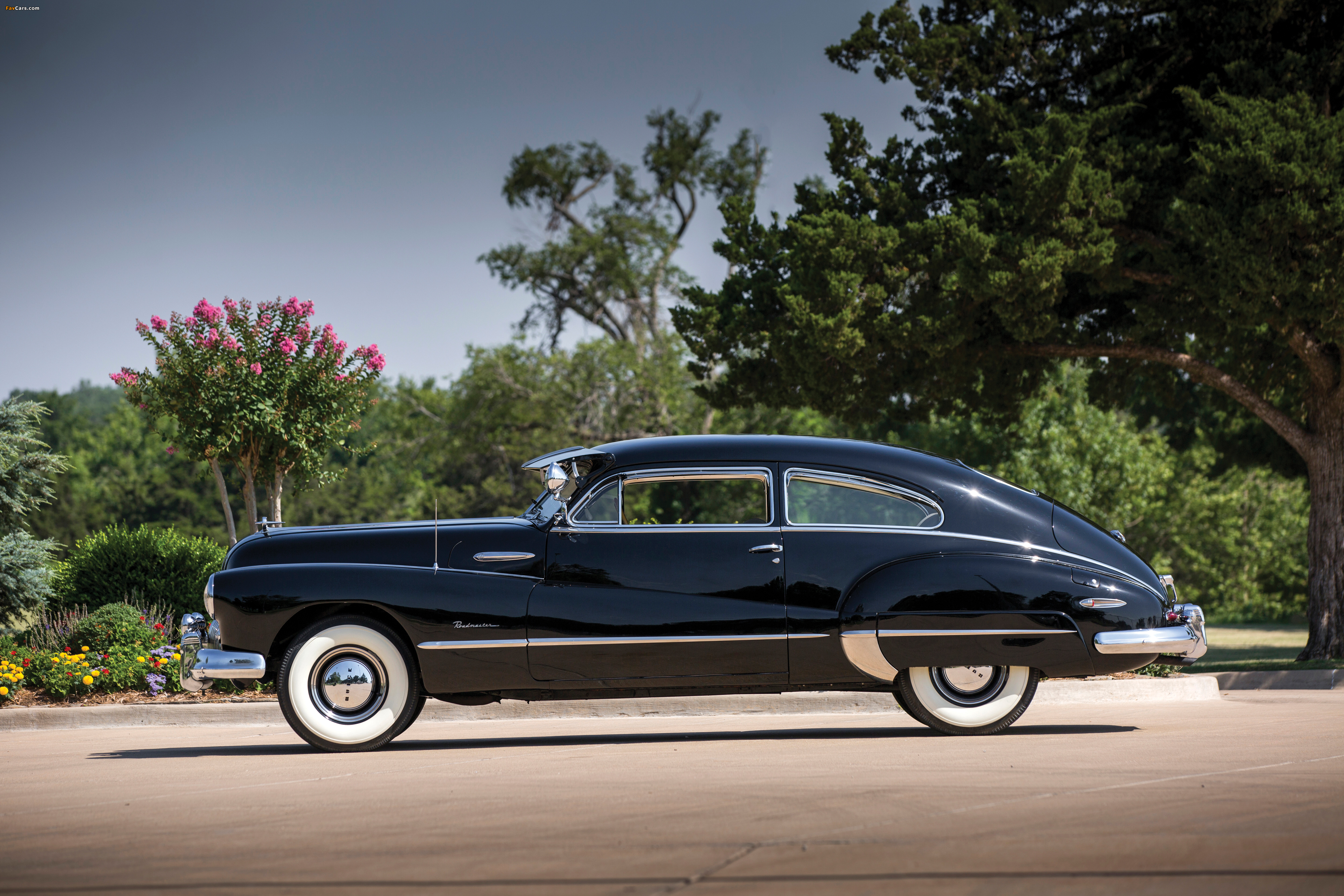 Pictures of Buick Roadmaster Sedanet (76S-4707) 1946 (4000 x 2667)