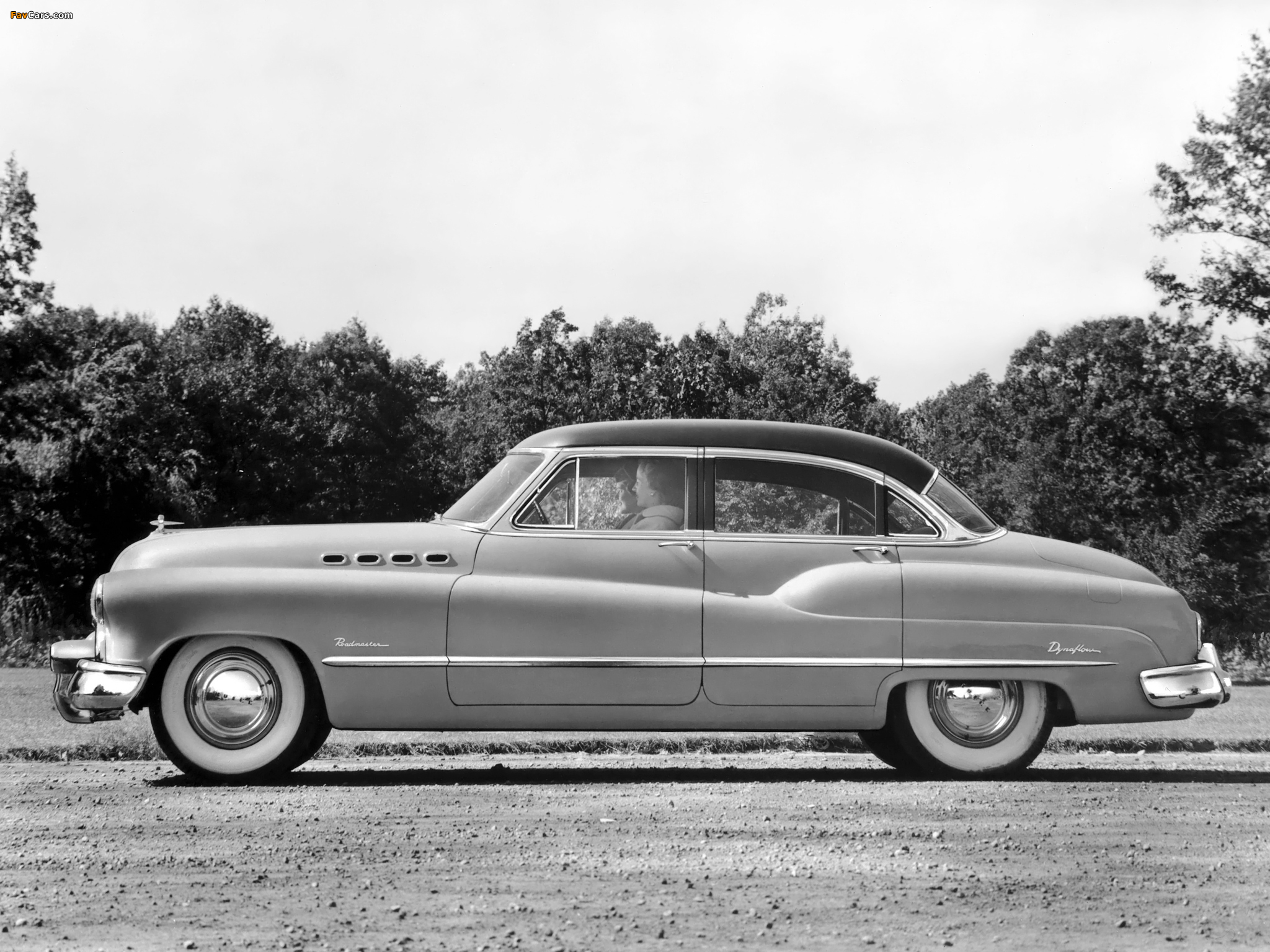 Pictures of Buick Roadmaster Riviera Sedan (72-4719) 1950 (2048 x 1536)
