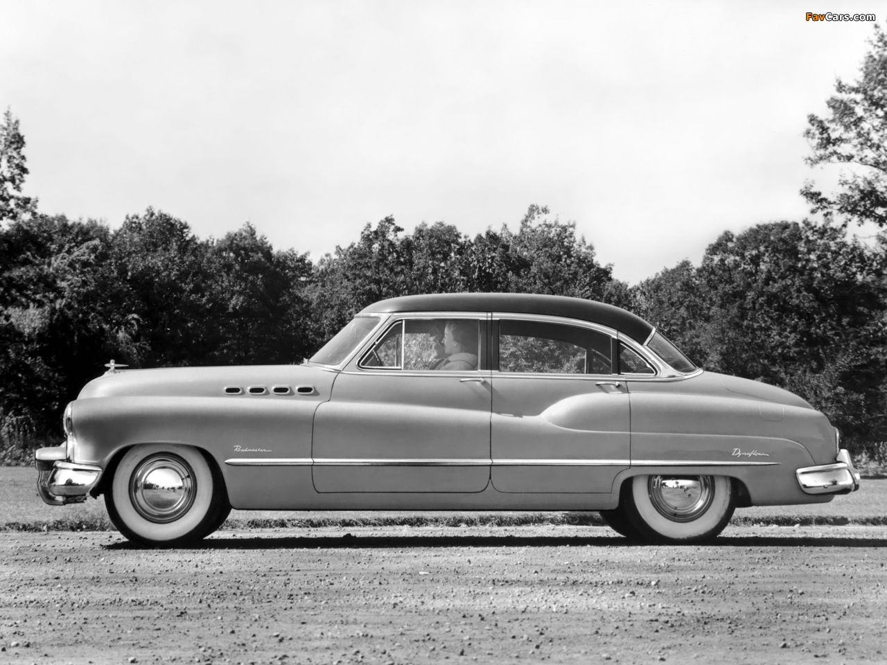 Pictures of Buick Roadmaster Riviera Sedan (72-4719) 1950 (1280 x 960)