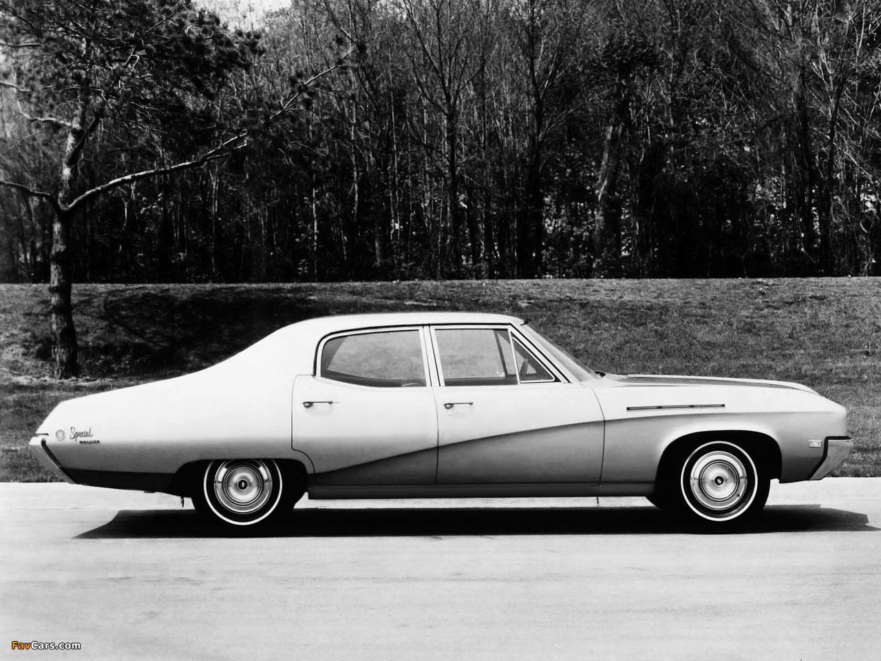 Photos of Buick Special Deluxe Sedan (43369) 1968 (1280 x 960)
