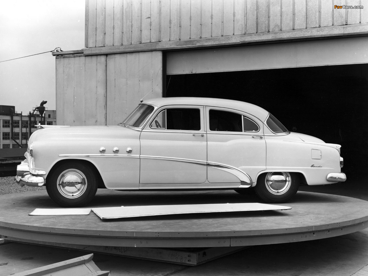 Pictures of Buick Special Deluxe Tourback Sedan (41D-4369D) 1952 (1280 x 960)