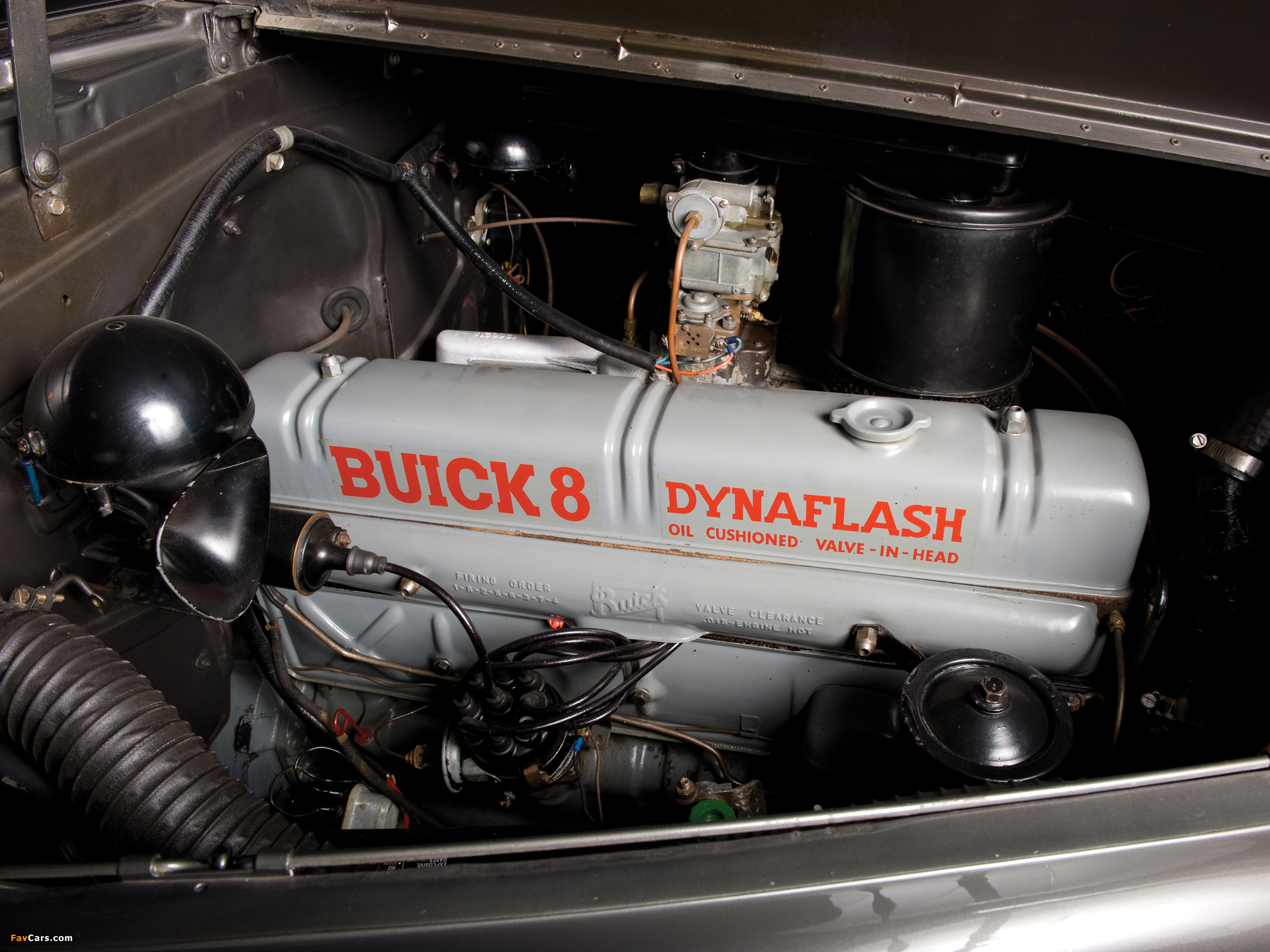Photos of Buick Super Eight 4-door Sedan 1940–42 (2048 x 1536)