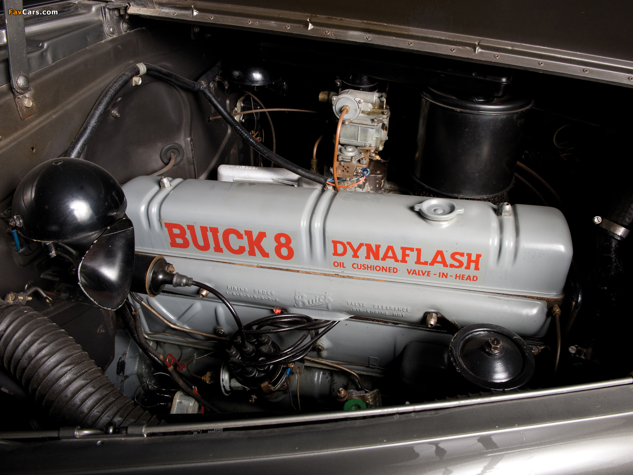 Photos of Buick Super Eight 4-door Sedan 1940–42 (1280 x 960)