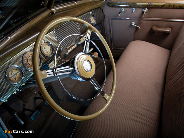 Pictures of Buick Super Eight 4-door Sedan 1940–42 (640 x 480)