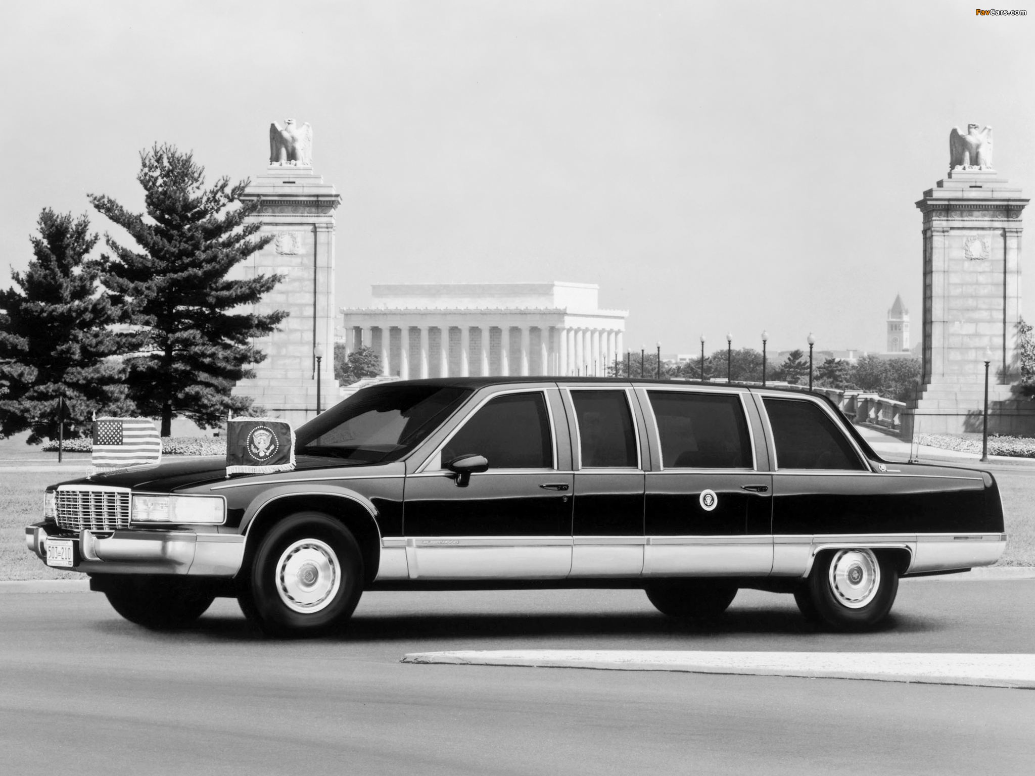Cadillac Fleetwood Brougham Presidential 1993 wallpapers (2048 x 1536)