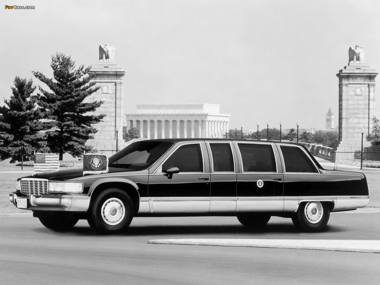 Cadillac Fleetwood Brougham Presidential 1993 wallpapers (1280 x 960)
