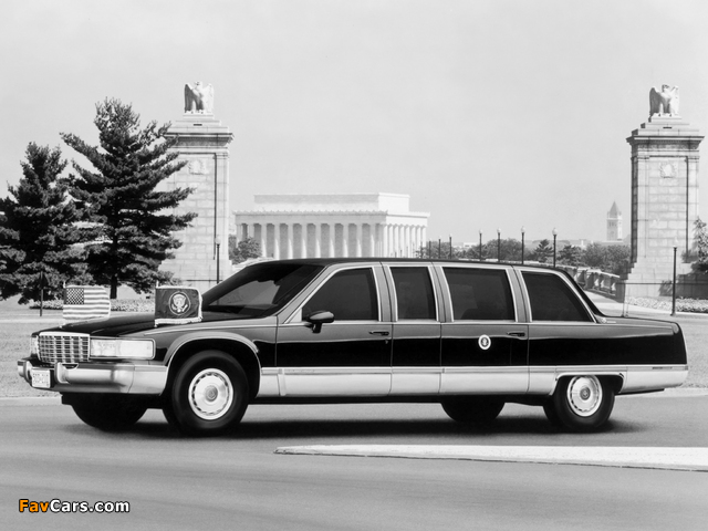 Cadillac Fleetwood Brougham Presidential 1993 wallpapers (640 x 480)